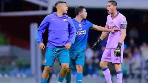 Morales no termina las polémicas en Cruz Azul y casi se va a las manos.