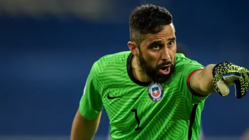 Claudio Bravo no fue llamado por Eduardo Berizzo y no estará con la Selección Chilena