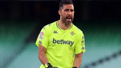 Claudio Bravo no piensa en salir del Betis