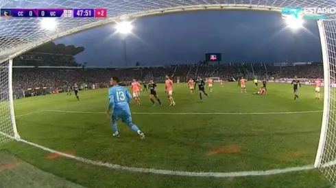 El remate de Gabriel Costa que pegó en la línea y que todo Colo Colo reclamó como gol.