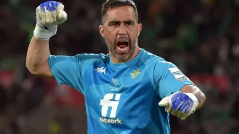 Claudio Bravo jugando con el Betis