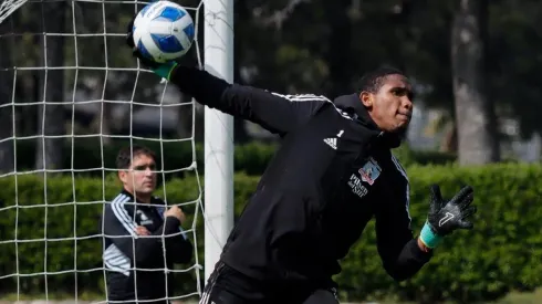 Carabalí muestra entrenamiento en primera persona de un arquero.