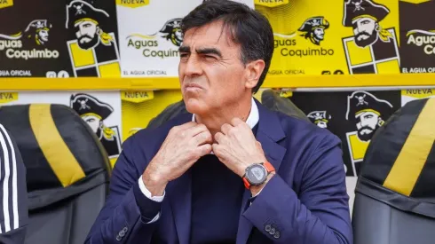 Gustavo Quinteros fue el DT que más tiempo tardó campeonar con Colo Colo en el torneo nacional.