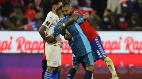 Bravo felicita a Vidal por ser campeón de la Libertadores.