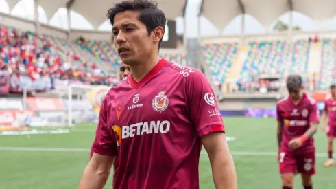 Matías Fernández sufre con el descenso de Deportes La Serena