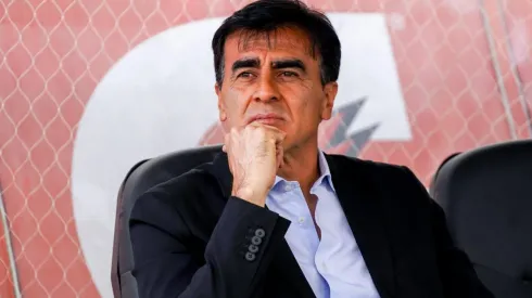 Gustavo Quinteros reitera que quiere un jugador de jerarquía por línea.