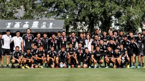 Trabajadores de Colo Colo recibieron su medalla de campeones.