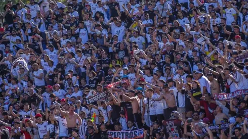 Liga española vuelta loca con el apoyo de hinchas de Colo Colo en Viña.