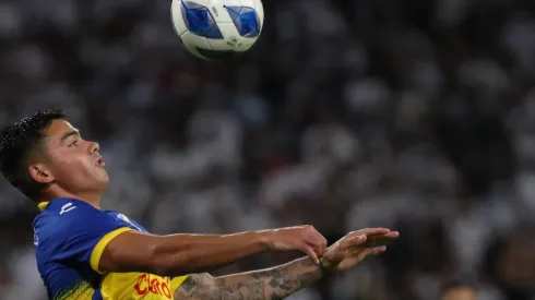 Alex Ibacache es una de las cartas de la Gerencia Deportiva para ocupar el lugar de Suazo.