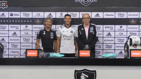 Alfredo Stöhwing tira la talla con Ramiro González