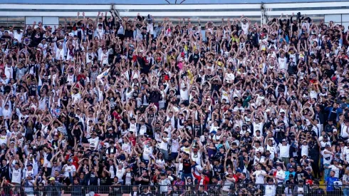 Hinchas de Colo Colo compran abonos para el 2023 como pan caliente.