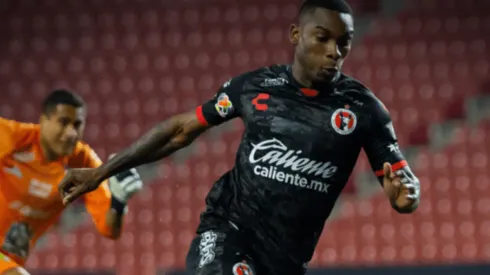 Fabián Castillo entrena en Colo Colo