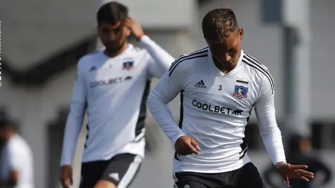 Colo Colo se entrena en la cancha sintética del Monumental.