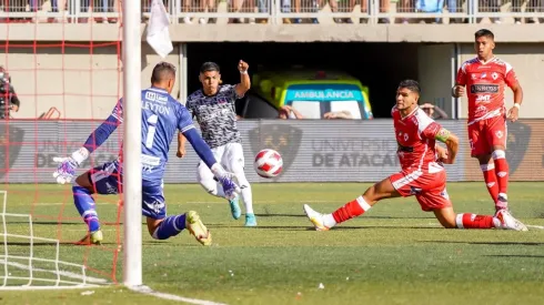 Jordhy Thompson celebra su primer gol en el profesionalismo.
