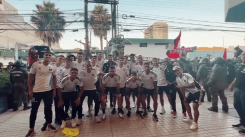 Miles de hinchas de Colo Colo recibieron al plantel en Copiapó.
