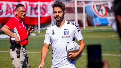 Agustín Bouzat utiliza una inédita posición en Colo Colo
