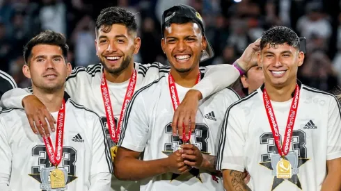 César Fuentes le presta el ropero completo a los juveniles de Colo Colo.