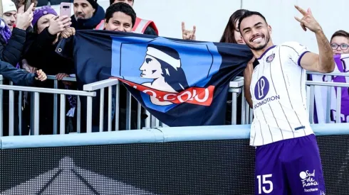 Gabriel Suazo fue alentado por hincha de Colo Colo en Francia