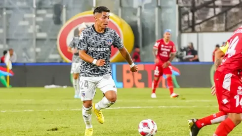 Jordhy Thompson tuvo que salir al final del primer tiempo por lesión.