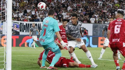 Históricos de Colo Colo aplauden el debut de Darío Lezcano.