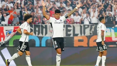 ¡Locura total! La subasta de camisetas de Colo Colo inicia exitosamente.