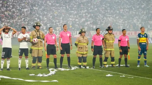 Niños de escuela afectada por incendios agradecen a Colo Colo por la subasta de camisetas.