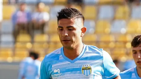 Felipe Flores fue recibido con cariño por los hinchas albos.