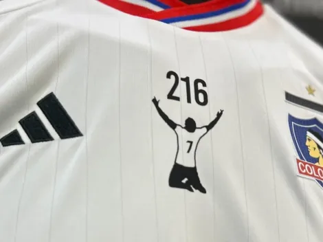 La camiseta de Colo Colo para la despedida de Esteban Paredes