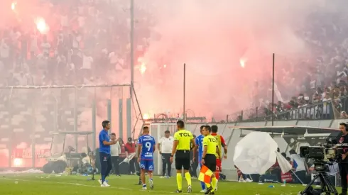 Durante el Superclásico se encendieron bengalas y se lanzaron fuegos artificiales
