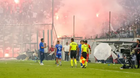 Colo Colo condena e investigará actos de violencia en el Superclásico.