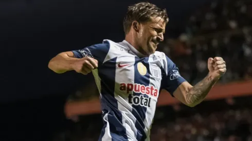 Gabriel Costa maravilló con tremendo golazo