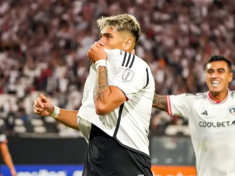 Carlos Palacios no puede más de felicidad tras su primer gol en Colo Colo