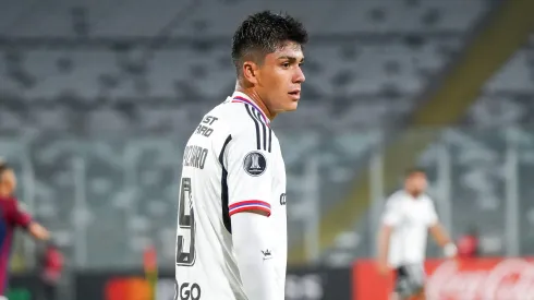 Claudio Borghi aconseja a Damián Pizarro en Colo Colo.