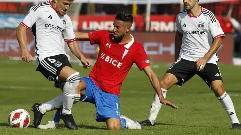 Mauricio Isla vs Colo Colo. Crédito: Photosport