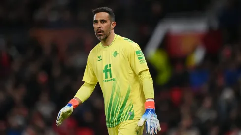 ¿Complican a Colo Colo? Bravo acerca posturas para renovar.