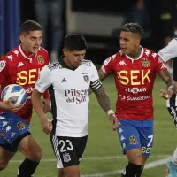 Figura de Unión Española llena de flores a Colo Colo