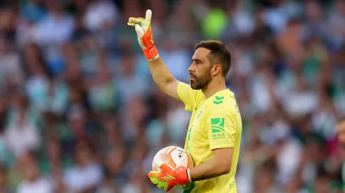 Claudio Bravo no le cierra las puertas a los demás equipos en Chile.