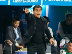 Gustavo Quinteros golpea la mesa por los refuerzos