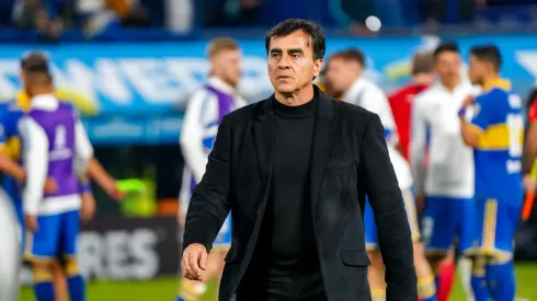 Gustavo Quinteros seguirá dirigiendo a Colo Colo