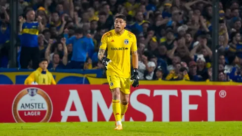 Claudio Arbiza aconseja a Brayan Cortés en Colo Colo.