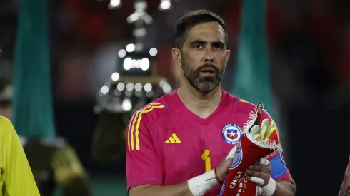 Claudio Bravo responde por su ausencia en la Roja.