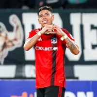 ¡Brillante! Carlos Palacios y un triplete para la clasificación de Colo Colo