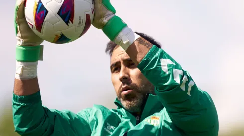 Claudio Bravo en su vuelta a los entrenamientos. Crédito: Real Betis.
