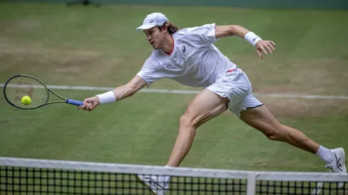 Nicolás Jarry se mide ante Jason Kubler en Wimbledon.