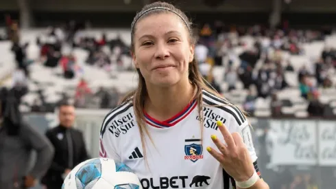 La capitana Yanara Aedo se llevó el balón a su casa.