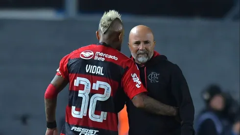 Claudio Borghi arremete contra Vidal por críticas a Sampaoli.