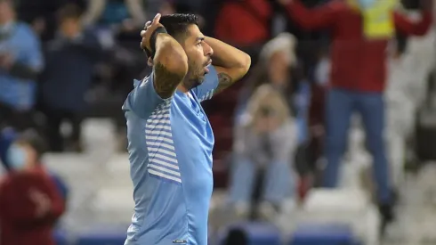 Luis Suárez sería uno de los damnificados en la nómina de Marcelo Bielsa para jugar frente a La Roja.