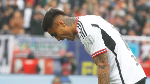 En el cuerpo técnico de Colo Colo reaccionan a los dimes y diretes de Darío Lezcano.