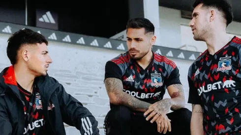 Colo Colo presentó su tercera camiseta.
