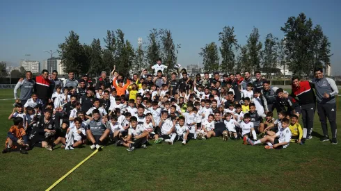 Plantel albo compartió con los niños del club.